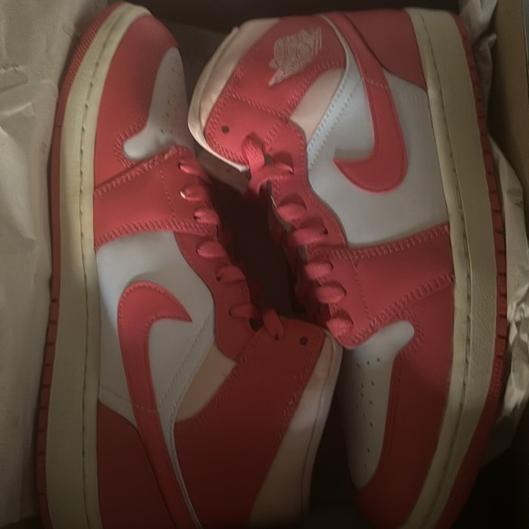 Jordan Athletic Shoes in Black with Top Performance Features - Picture 4 of 6